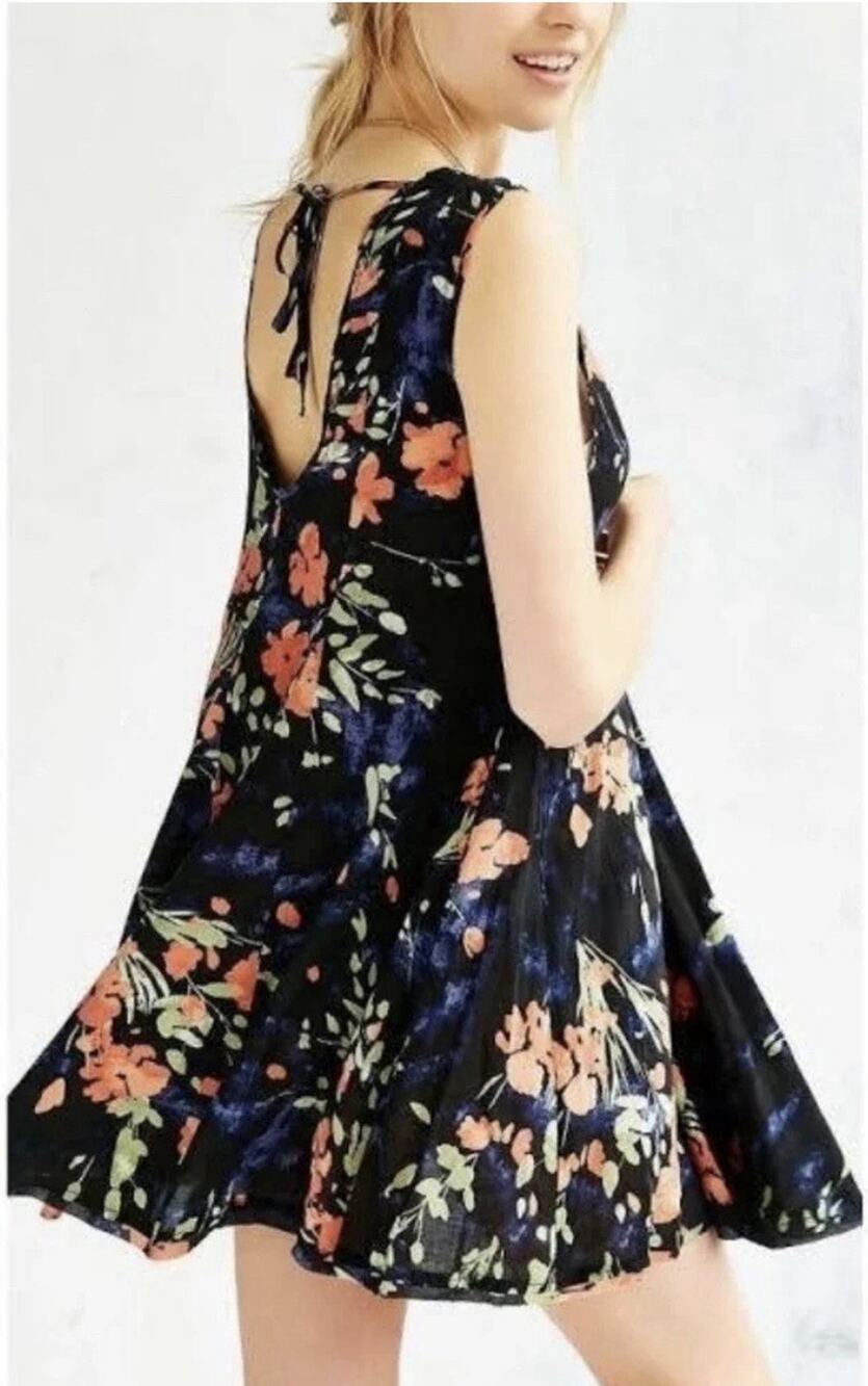 Urban Outfitters Ecote Sleeveless Mini Dress - M Floral Raw-Edge Boho Relaxed